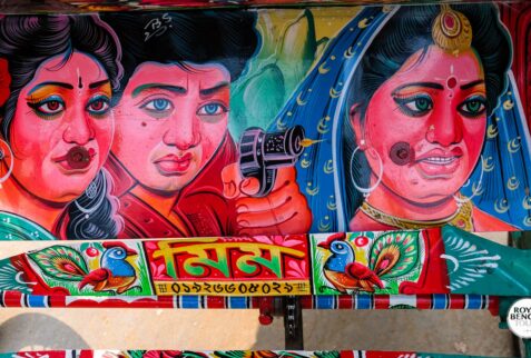 Painting on the backplate of a rickshaw