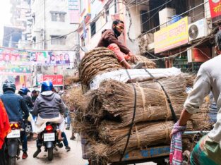 See how a rickshaw can be fully loaded with human and goods