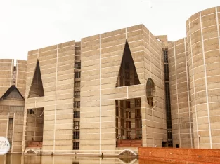 Louis Kahn and ‎Muzharul Islam are the architect of Bangladesh Parliament