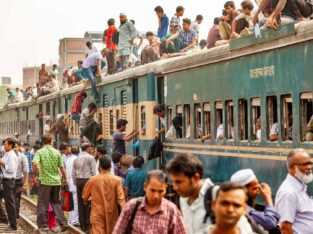 overcrowded train in Bangladesh