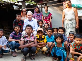 Meet the local people around puthia temple