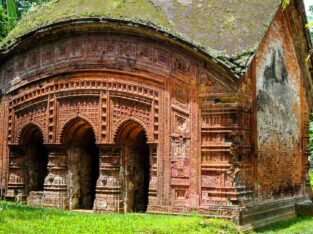 Navaratna temple in Puthia