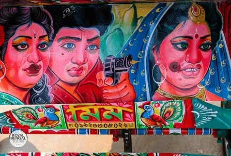 Painting on the backplate of a rickshaw