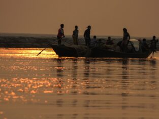 Explore the hard life around Ganges delta in Bangladesh