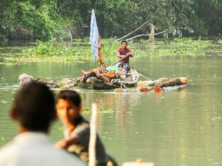 Interesting way to transport wood logs using the water current in Bangladesh