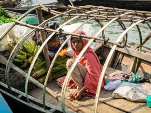 Mind-blowing backwater trip and floating market visit in Bangladesh