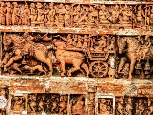 Ramayana and Mahavarata story on Kantajee temple surface