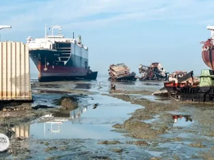 world largest ship breaking industry on chittagong beach