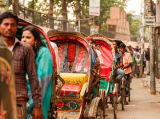 You can take a richshaw ride around the lalbagh fort to explore old dhaka neighbourhood
