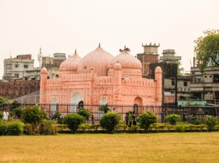 a beautiful mosque built by mughal inside the lalbagh fort in old dhaka