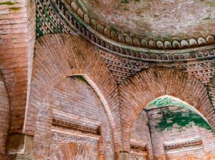 fascinating decoration on the curved brick pillars and dome inside of goaldi mosque