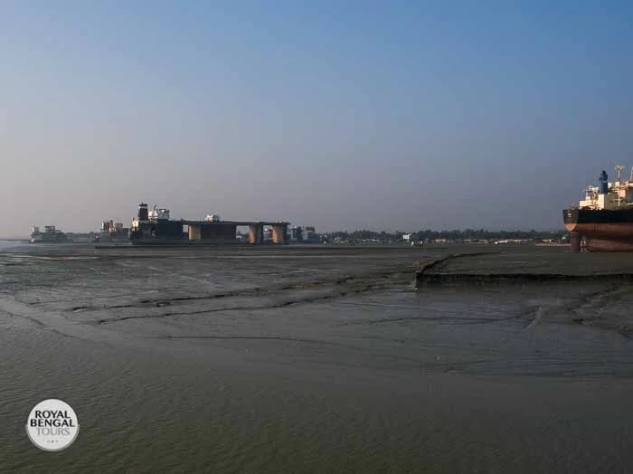 Bangladesh Supreme Court temporarily banned ship-breaking for safety and environment issue